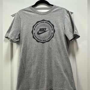 Nike Gray Women's Short Sleeve Tee